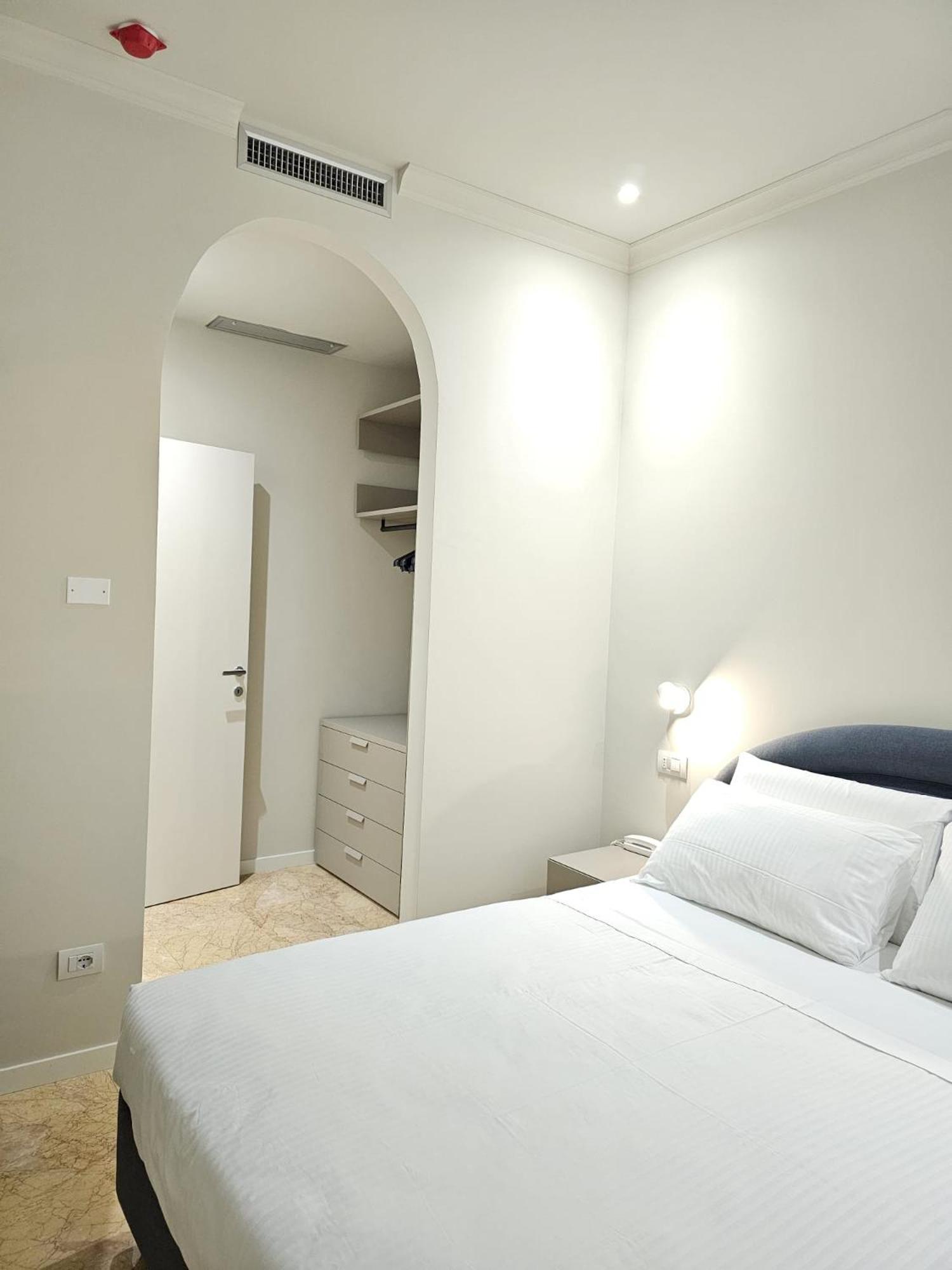 Andreola Central Hotel Milan Luaran gambar