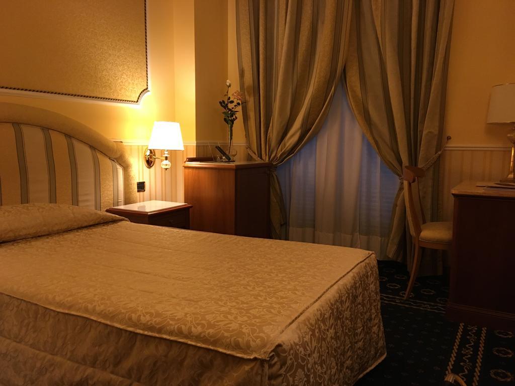 Andreola Central Hotel Milan Luaran gambar